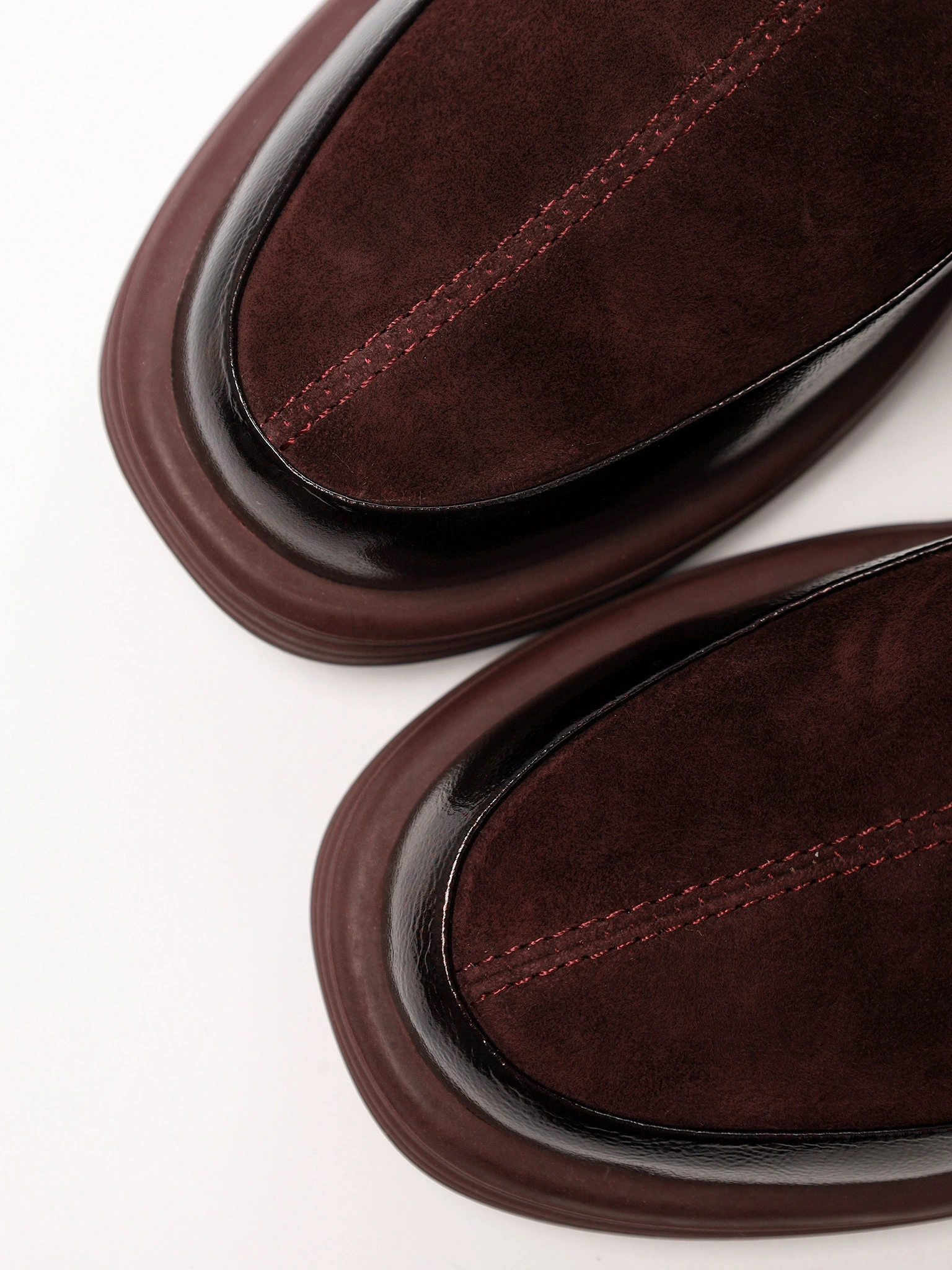 Ботинки бордового цвета на низком широком каблуке